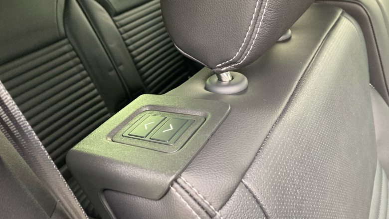 Land Rover Discovery 3.0 D350 Dynamic SE 5dr Auto Diesel Station Wagon